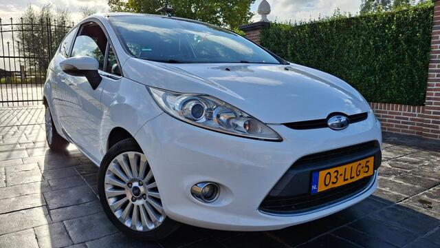 Ford Fiesta 1.6 Titanium ECC APK NAP  zie onze andere advertenties