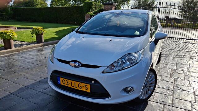 Ford Fiesta 1.6 Titanium ECC APK NAP  zie onze andere advertenties