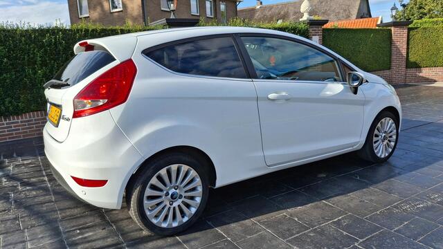 Ford Fiesta 1.6 Titanium ECC APK NAP  zie onze andere advertenties