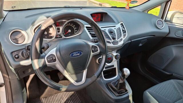 Ford Fiesta 1.6 Titanium ECC APK NAP  zie onze andere advertenties