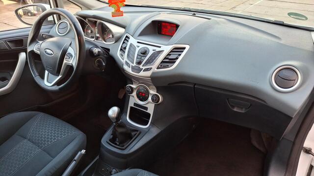 Ford Fiesta 1.6 Titanium ECC APK NAP  zie onze andere advertenties