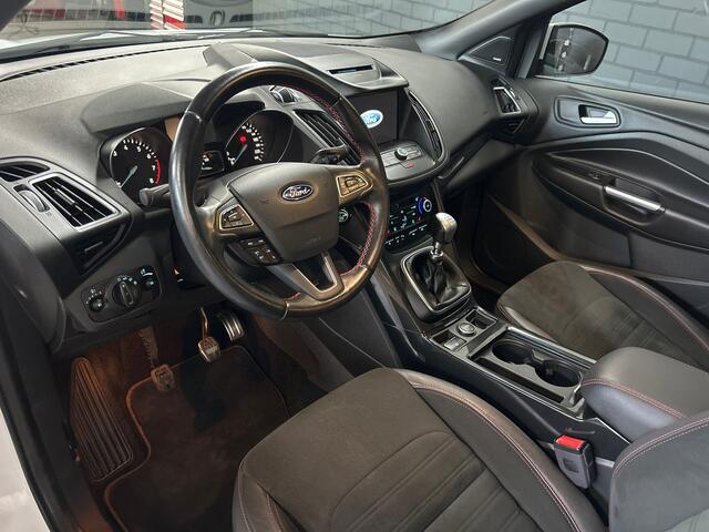 Ford Kuga 1.5 EcoBoost Vignale, pano,trekhaak,keyless,stuurverw,stoelverw.