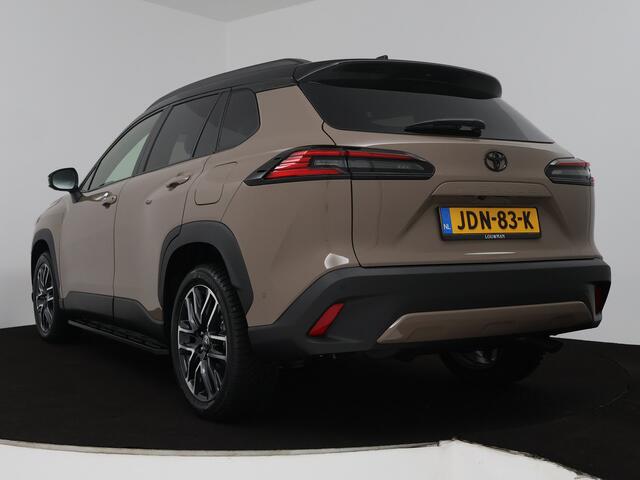 Toyota Corolla Cross Hybrid 180 Executive | All-season banden | Treeplanken |