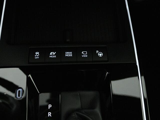 Toyota Corolla Cross Hybrid 180 Executive | All-season banden | Treeplanken |