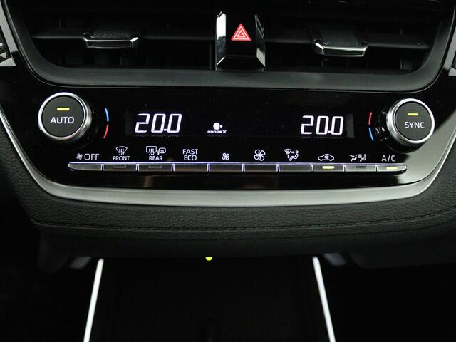Toyota Corolla Cross Hybrid 180 Executive | All-season banden | Treeplanken |