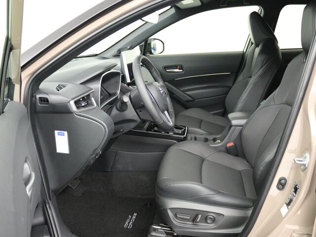 Toyota Corolla Cross Hybrid 180 Executive | All-season banden | Treeplanken |