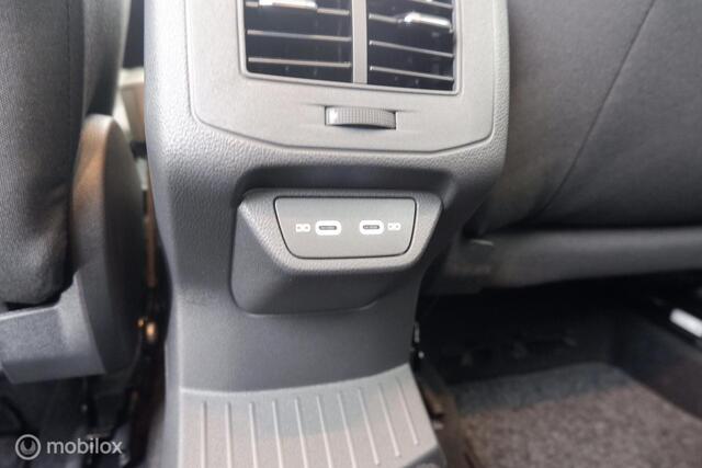 Volkswagen T-ROC 1.5 TSI 150pk Automaat Business led|nav|cam|dab|stoelverw.|acc|lmv17
