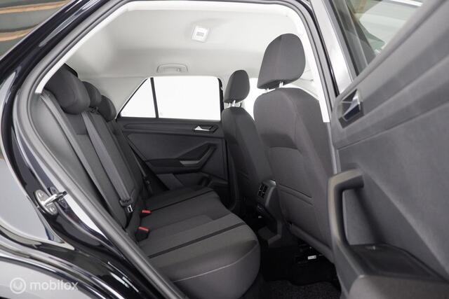 Volkswagen T-ROC 1.5 TSI 150pk Automaat Business led|nav|cam|dab|stoelverw.|acc|lmv17