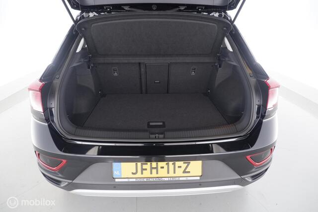 Volkswagen T-ROC 1.5 TSI 150pk Automaat Business led|nav|cam|dab|stoelverw.|acc|lmv17