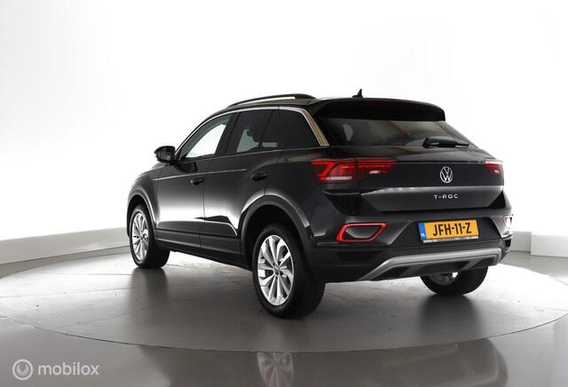 Volkswagen T-ROC 1.5 TSI 150pk Automaat Business led|nav|cam|dab|stoelverw.|acc|lmv17