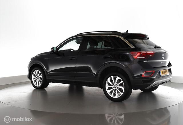 Volkswagen T-ROC 1.5 TSI 150pk Automaat Business led|nav|cam|dab|stoelverw.|acc|lmv17