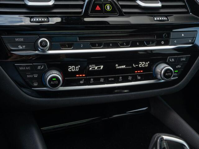 BMW 5-Serie Touring 520i High Executive / Pano / HUD / ACC / CarPlay / Stoelverwarming