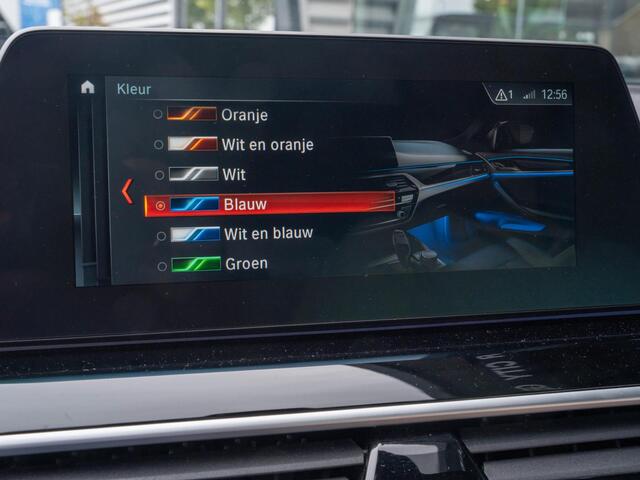 BMW 5-Serie Touring 520i High Executive / Pano / HUD / ACC / CarPlay / Stoelverwarming