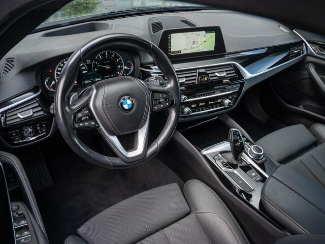 BMW 5-Serie Touring 520i High Executive / Pano / HUD / ACC / CarPlay / Stoelverwarming