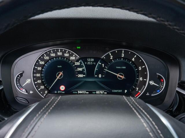 BMW 5-Serie Touring 520i High Executive / Pano / HUD / ACC / CarPlay / Stoelverwarming