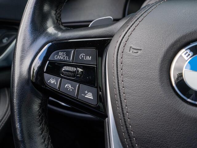 BMW 5-Serie Touring 520i High Executive / Pano / HUD / ACC / CarPlay / Stoelverwarming