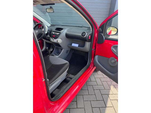 Peugeot 107 1.0-12V XR