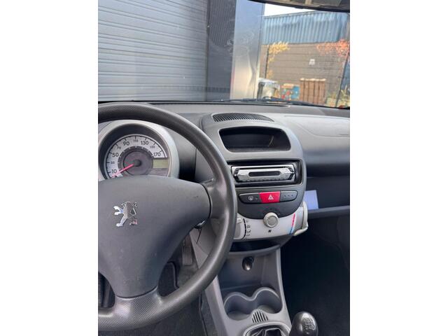 Peugeot 107 1.0-12V XR