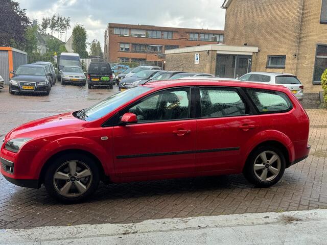 Ford Focus Wagon 1.6-16V Futura
