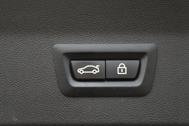 BMW X4 xDrive20i High Executive M Sport / HUD / Keyless