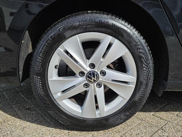 Volkswagen Golf Variant 1.0 TSI, Camera Carplay Adaptieve Cruise Control VAKANTIEGELD WEKEN