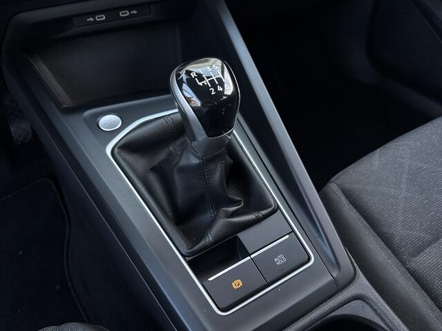 Volkswagen Golf Variant 1.0 TSI, Camera Carplay Adaptieve Cruise Control VAKANTIEGELD WEKEN