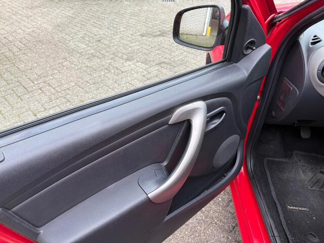 Dacia Sandero 1.2 Ambiance / 1 jaar apk / nap / apk / airco / 2 sleutels / 4 e banden / motor 100%
