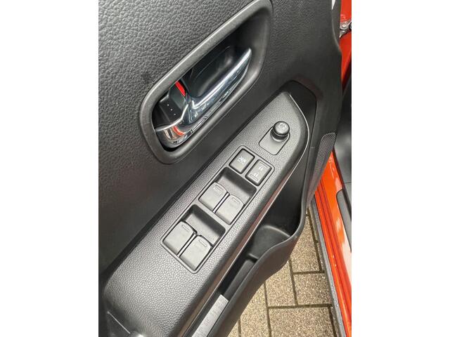 Suzuki Ignis 1.2 Smart Hybrid Style Navigatie, Climate Control, Cruise Control, 16Lm, Achteruitrijcamera, Stoelverwarming, Keyless Entry