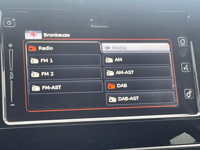 Suzuki Ignis 1.2 Smart Hybrid Style Navigatie, Climate Control, Cruise Control, 16Lm, Achteruitrijcamera, Stoelverwarming, Keyless Entry