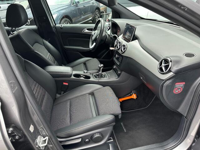 Mercedes-Benz B-Klasse B 180 Ambition Navigatie 65000 KM  org.ned. 
