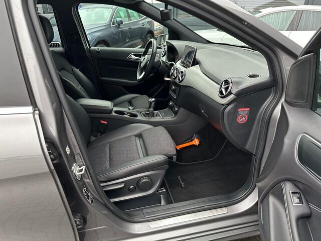 Mercedes-Benz B-Klasse B 180 Ambition Navigatie 65000 KM  org.ned. 