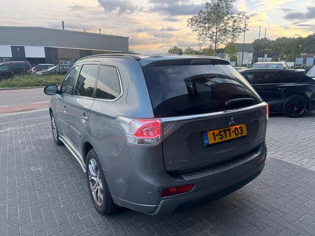 Mitsubishi Outlander 2.0 PHEV Instyle XENON Schuifdak Leder compleet onderhouden NAP