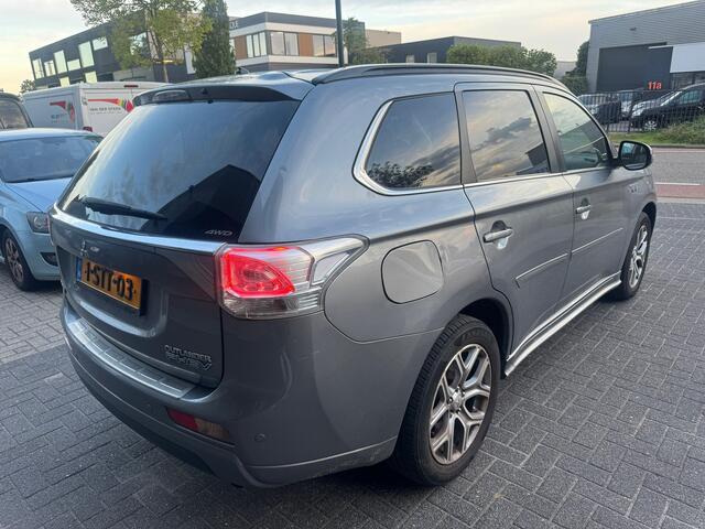Mitsubishi Outlander 2.0 PHEV Instyle XENON Schuifdak Leder compleet onderhouden NAP