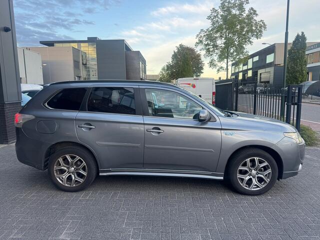 Mitsubishi Outlander 2.0 PHEV Instyle XENON Schuifdak Leder compleet onderhouden NAP