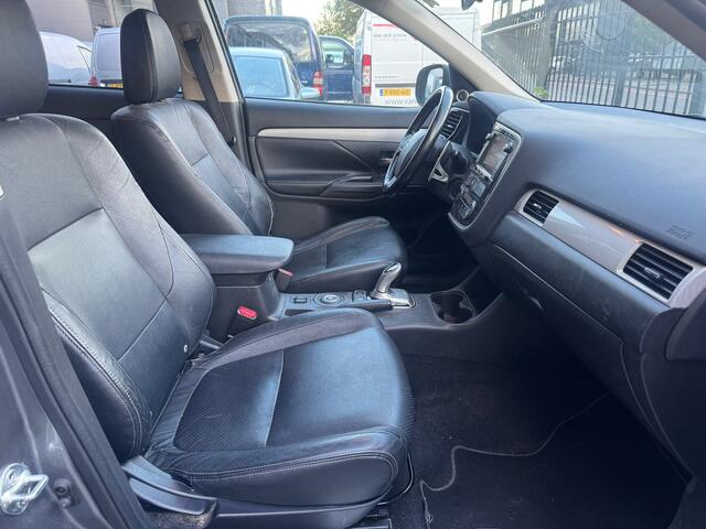 Mitsubishi Outlander 2.0 PHEV Instyle XENON Schuifdak Leder compleet onderhouden NAP