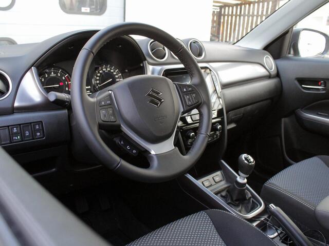 Suzuki Vitara 1.4 Boosterjet Select Smart Hybrid | � 4400,- DEMO VOORDEEL | Navi | Adap. Cruise | Camera | Park sens