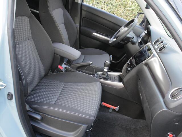 Suzuki Vitara 1.4 Boosterjet Select Smart Hybrid | � 4400,- DEMO VOORDEEL | Navi | Adap. Cruise | Camera | Park sens