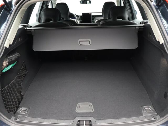 Volvo XC60 T6 350PK Plug-in hybrid AWD Essential / Adaptive Cruise / Stoel+Stuurverwarming / 19 Wielen / All-Seasonbanden / BLIS / Pilot Assist / Parkeersen