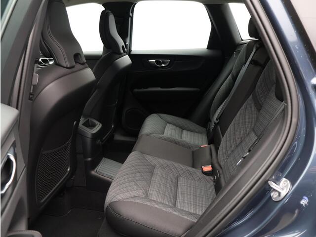 Volvo XC60 T6 350PK Plug-in hybrid AWD Essential / Adaptive Cruise / Stoel+Stuurverwarming / 19 Wielen / All-Seasonbanden / BLIS / Pilot Assist / Parkeersen