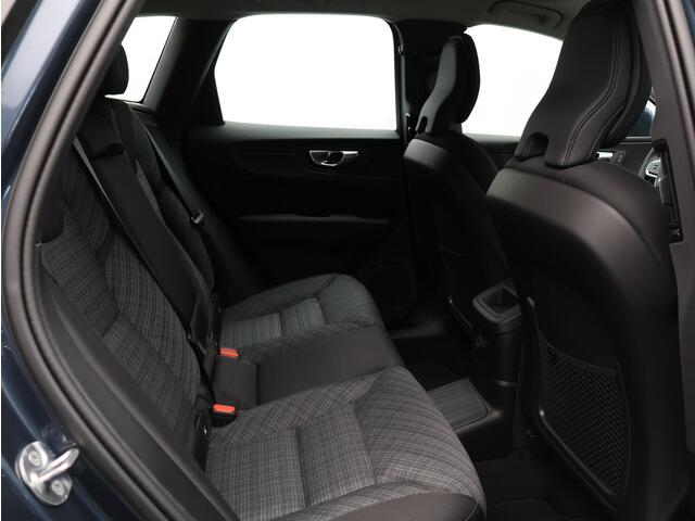 Volvo XC60 T6 350PK Plug-in hybrid AWD Essential / Adaptive Cruise / Stoel+Stuurverwarming / 19 Wielen / All-Seasonbanden / BLIS / Pilot Assist / Parkeersen
