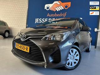 TOYOTA YARIS 1.0 VVT-i Now/bj.2016/kleur: grijs / airco/ 5 deurs/ NAP met 120028 km.en APK tot 10/2026/ Zeer nette en zuinige auto
