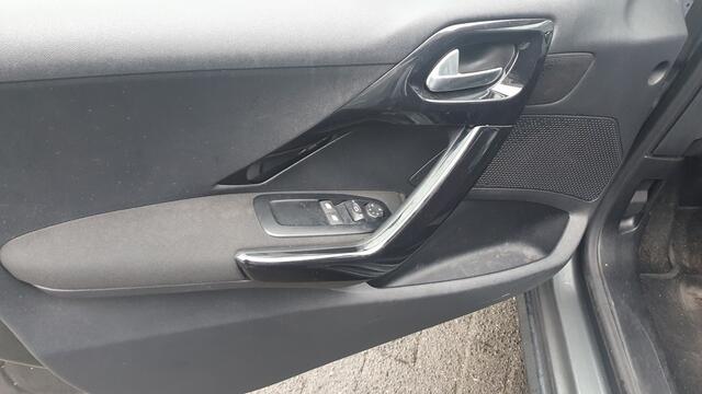 Peugeot 208 1.2 PureTech Blue Lion