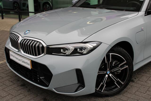 BMW 3-Serie Touring 330e M Sport Automaat / Trekhaak / Achteruitrijcamera / Sportstoelen / Comfort Access / Active Cruise Control / M Adaptief onderstel