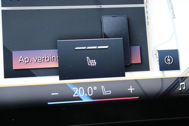 BMW 3-Serie Touring 330e M Sport Automaat / Trekhaak / Achteruitrijcamera / Sportstoelen / Comfort Access / Active Cruise Control / M Adaptief onderstel