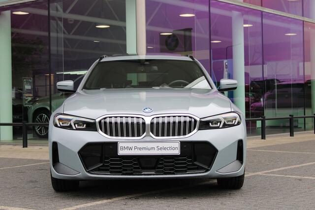 BMW 3-Serie Touring 330e M Sport Automaat / Trekhaak / Achteruitrijcamera / Sportstoelen / Comfort Access / Active Cruise Control / M Adaptief onderstel