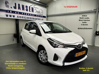 TOYOTA YARIS 1.0 VVT-i Aspiration 1e eigenaar! KEURIGE AUTO !! | 12 Voltaansluiting | 1e Eigenaar. | Achteruitrijcamera