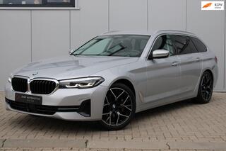 BMW 5-SERIE Touring 530i Executive 1 Jaar GARANTIE ACC I VIRTUAL I CARPLAY I ELEK. TREKHAAK I LED I LEDER I DODE HOEK I