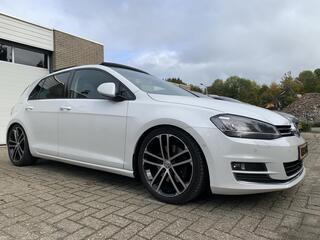 VOLKSWAGEN GOLF 1.4 TSI ACT Highline 190PK Panodak Leer Trekhaak Adapt Cruise Groot scherm Airco Elektrische pakket