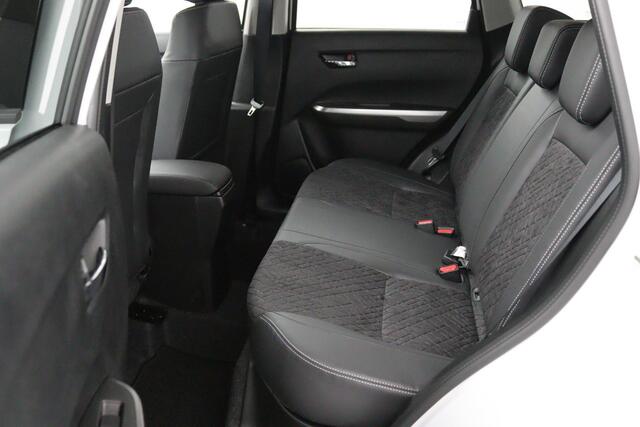 Suzuki Vitara 1.4 Boosterjet Style Smart Hybrid | e Auto | Alcantara Bekleding | Keyless Entry | Dodehoek Detectie | Parkeersensoren Rondom |