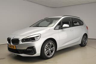 BMW 2-SERIE Active Tourer 218i | LED | HUD | Trekhaak | Sportstoelen | Clima | PDC | DAB | Alu 17 inch